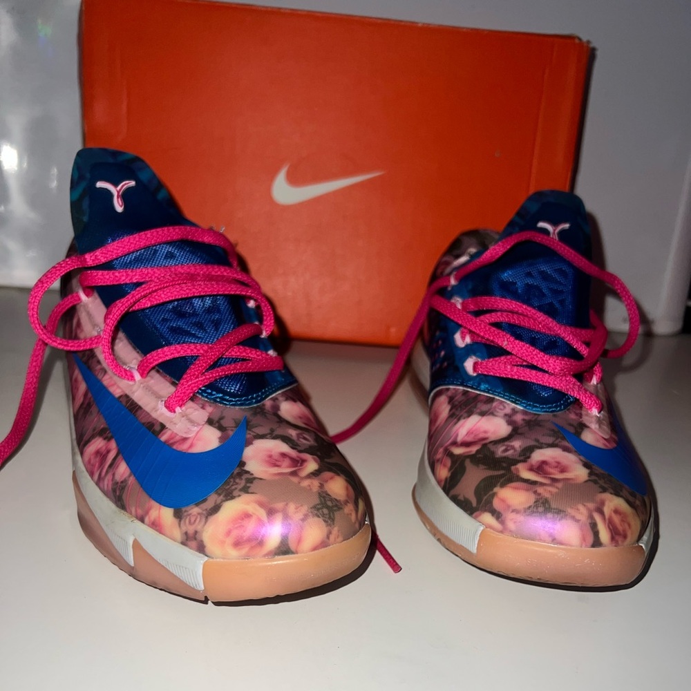 Nike KD VI “Aunt Pearl” sneakers